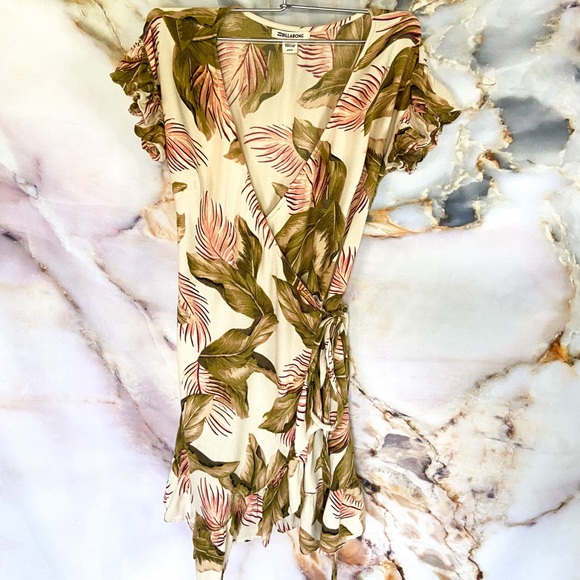 π Billabong Leaves Print Wrap Dress - Picture 2 of 6